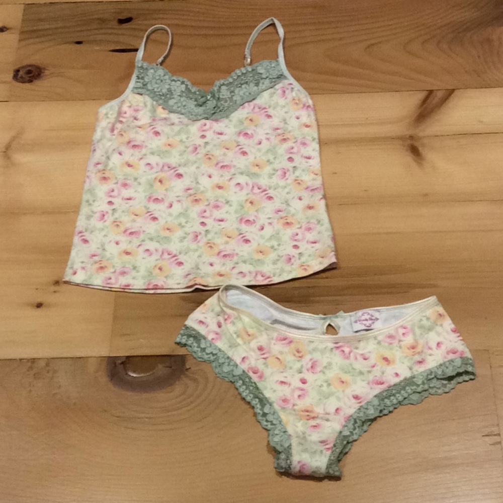 Wendy Glez two piece rose 🥀 and lace PJs